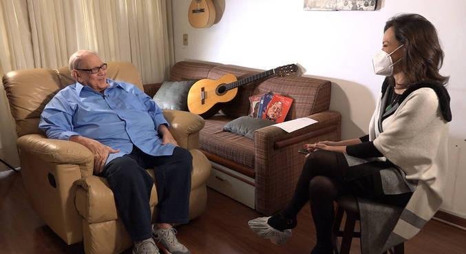 Ary Toledo concede primeira entrevista ap&oacute;s longa interna&ccedil;&atilde;o por conta de uma pneumonia