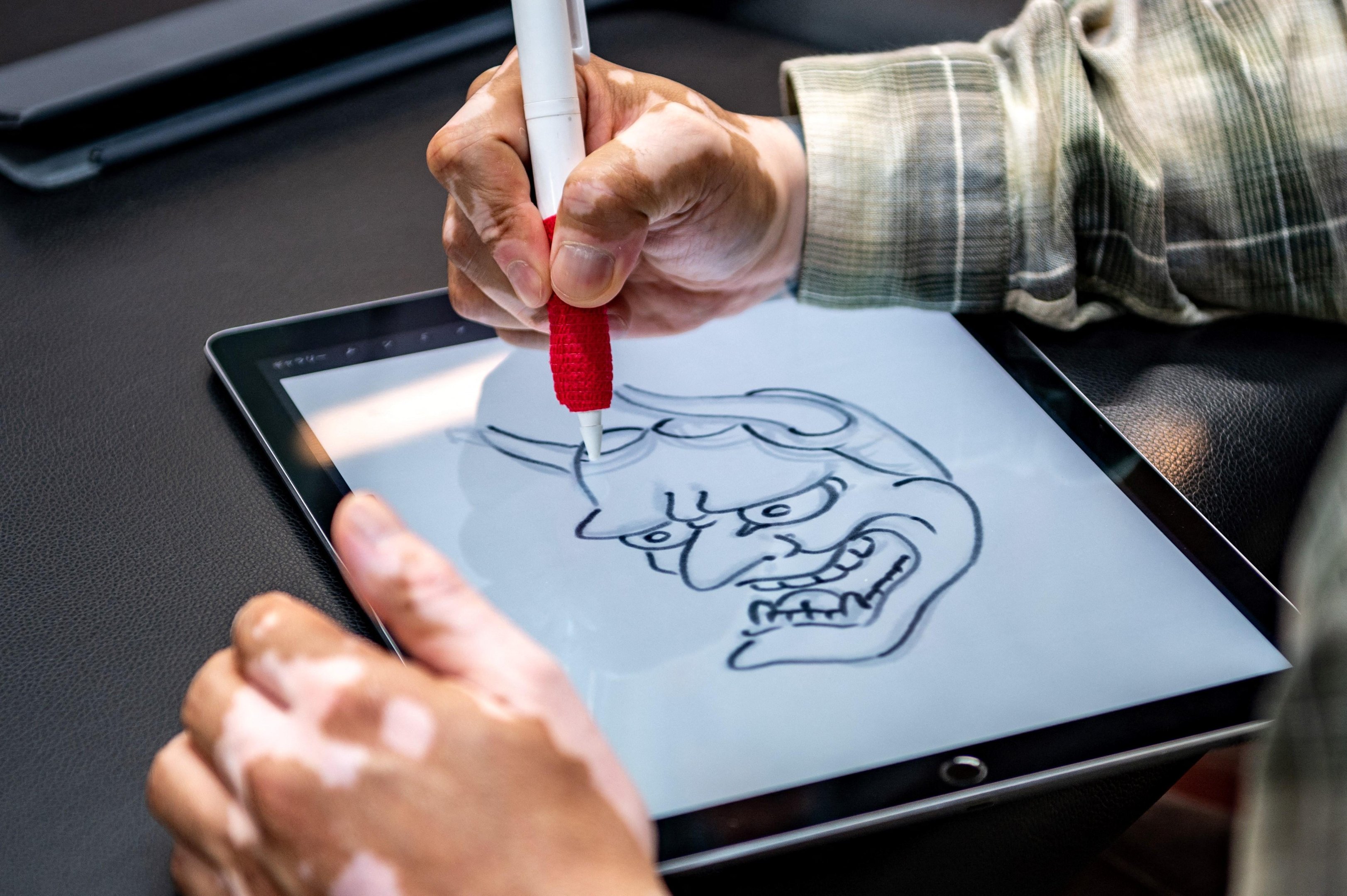 O "blockchain", uma tecnologia descentralizada e segura de armazenamento e transmiss&atilde;o de informa&ccedil;&otilde;es - presente no cora&ccedil;&atilde;o das criptomoedas como o bitcoin -, explodiu o mercado mundial de arte digital nos &uacute;ltimos meses