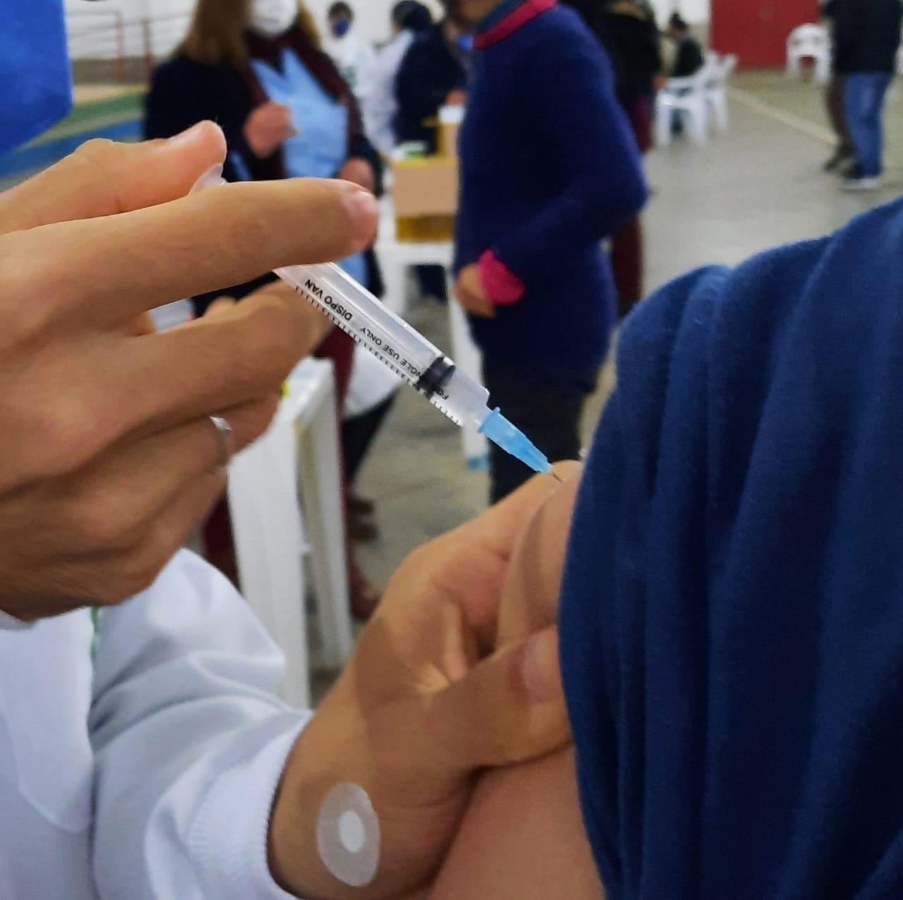 No &uacute;ltimo final de semana, as equipes de sa&uacute;de aplicaram 3,4 mil vacinas em cinco horas