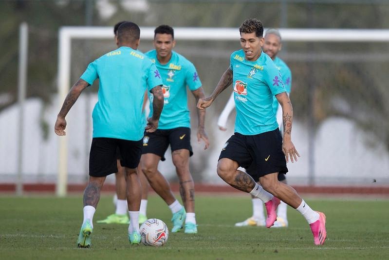 Sele&ccedil;&atilde;o deve ter Roberto Firmino mais uma vez entre os titulares