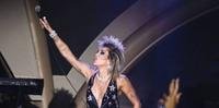 Miley Cyrus declara apoio à Britney Spears durante show