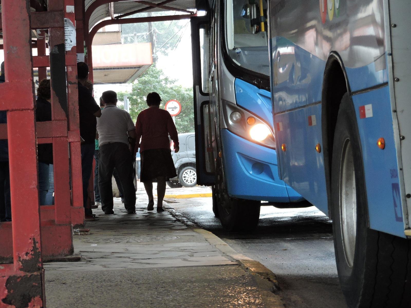 Atualmente, o servi&ccedil;o de transporte coletivo na cidade &eacute; executado atrav&eacute;s de um contrato emergencial