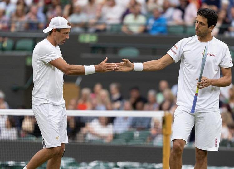 Dupla foi eliminada de Wimbledon nas quartas