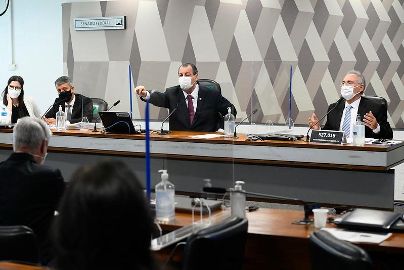 Senadores da base aliada se insurgiram contra a ordem de pris&atilde;o de Roberto Ferreira Dias