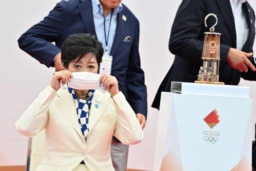 Governadora de T&oacute;quio recebeu chama ol&iacute;mpica