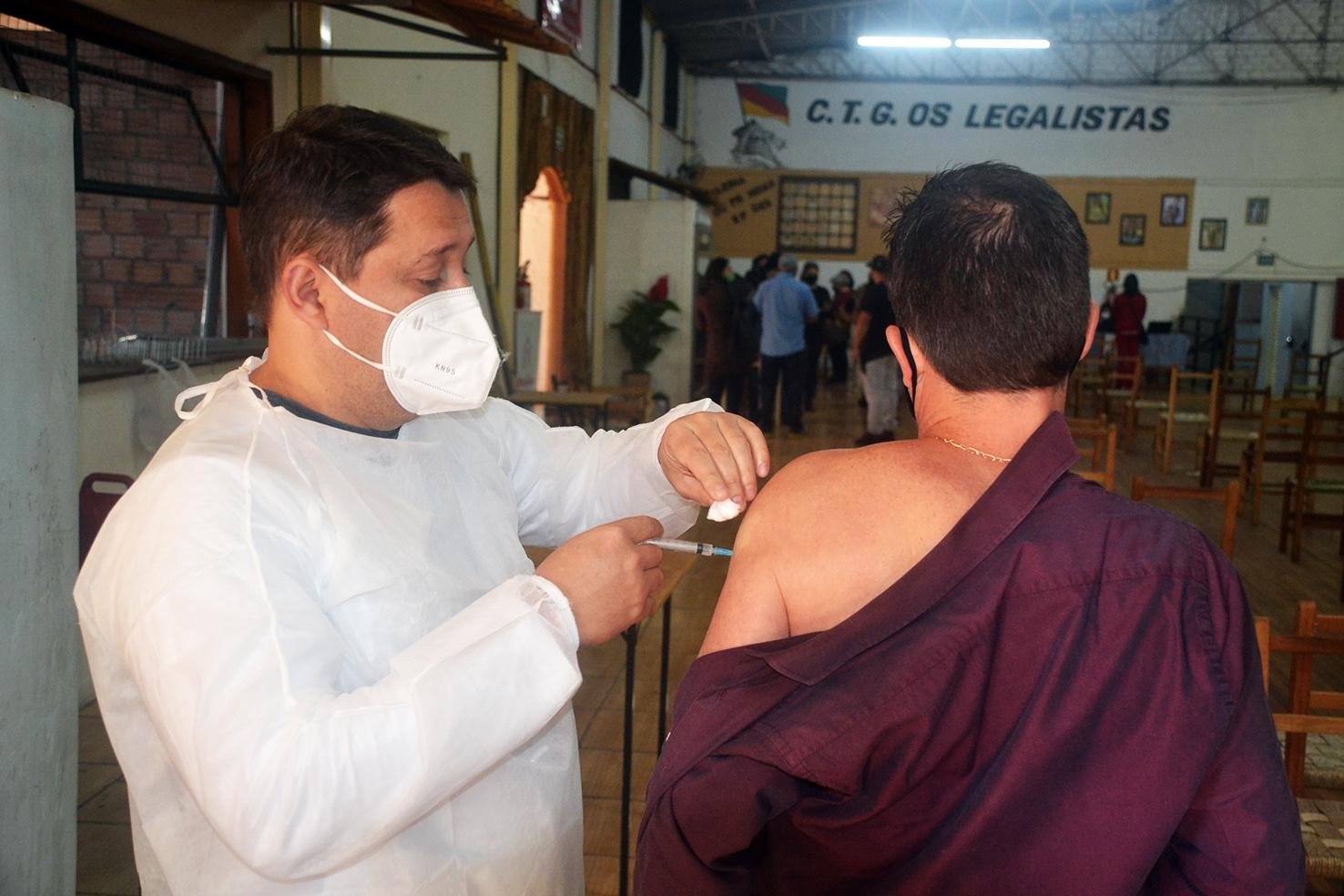 Santo &Acirc;ngelo, desde janeiro, quando iniciou o processo vacinal contra a Covid, aplicou 54.090 doses da vacina