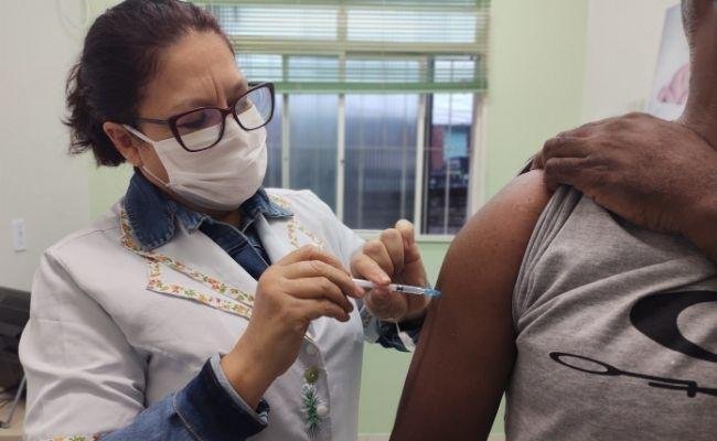 As pessoas a serem vacinadas poder&atilde;o doar agasalhos e alimentos n&atilde;o perec&iacute;veis