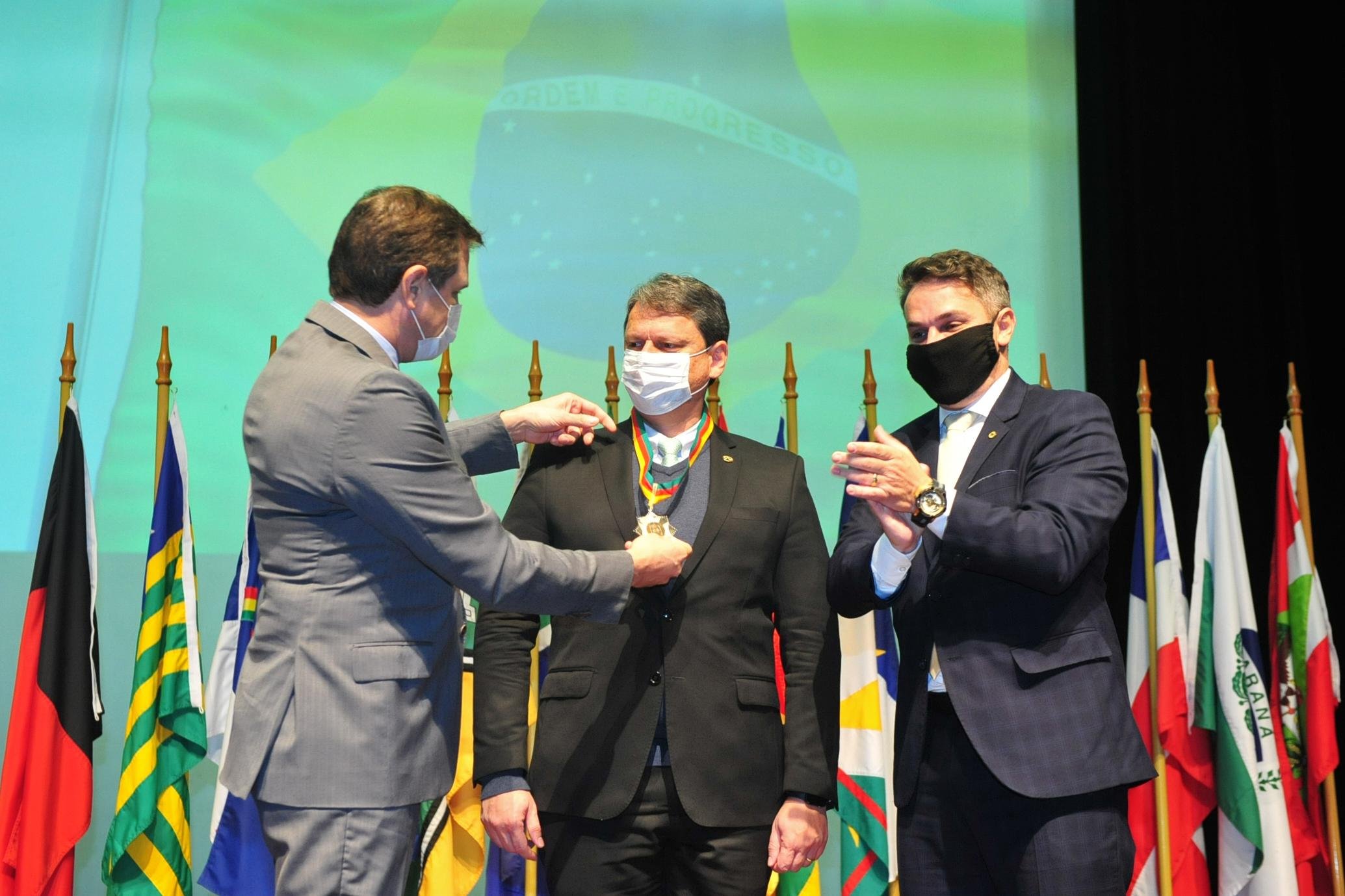 Distin&ccedil;&atilde;o foi proposta pelos deputados Ernani Polo (PP) e tenente-coronel Zucco (PSL)