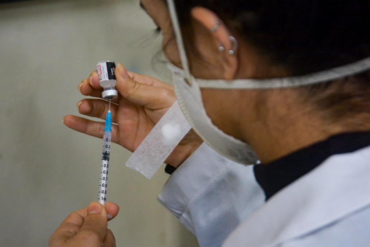 Jovens de 12 a 17 anos com defici&ecirc;ncia e comorbidades ter&atilde;o prioridade e devem ser imunizados a partir de 23 de agosto