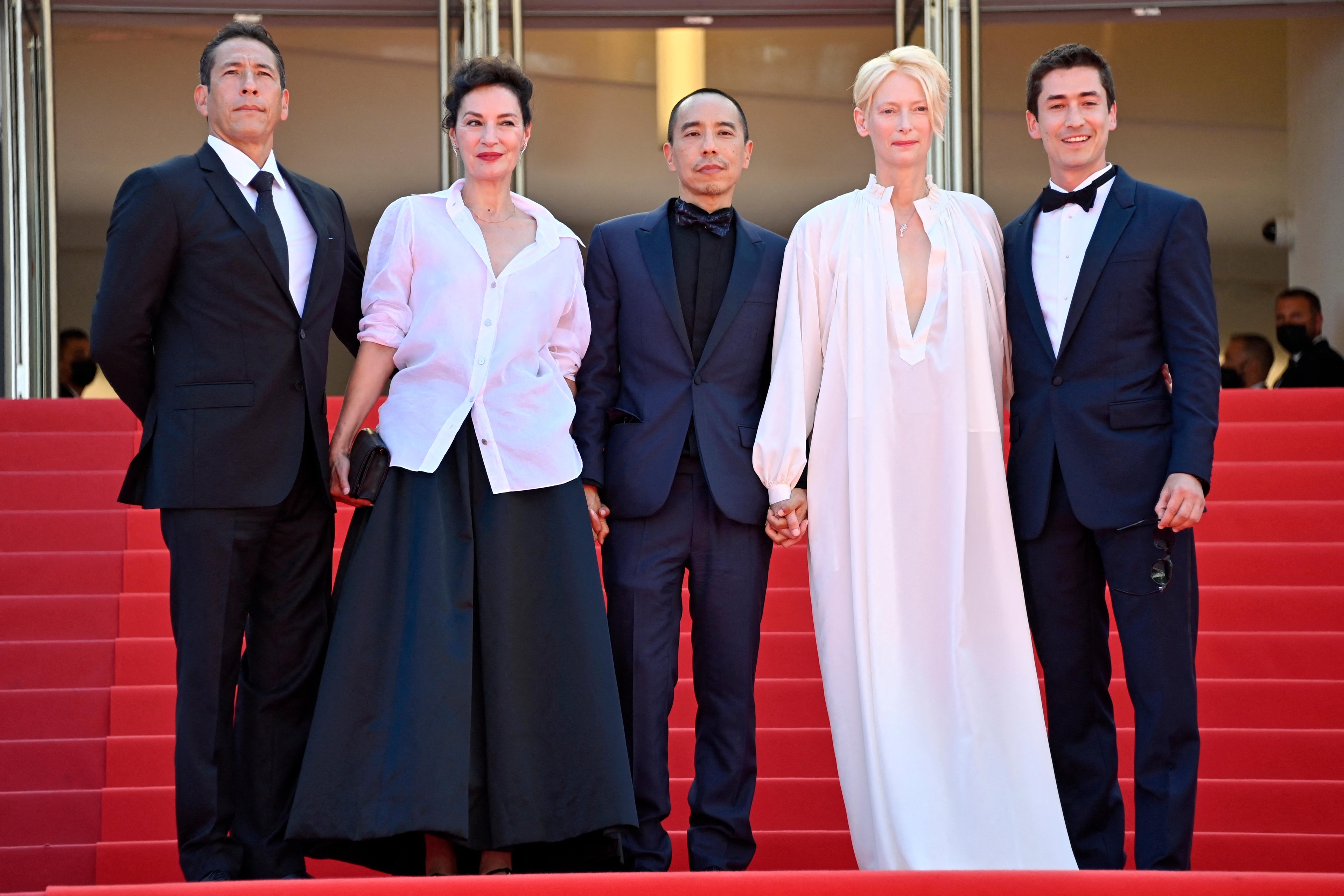 Junto com Tilda Swinton, participam a francesa Jeanne Balibar, os colombianos Juan Pablo Urrego e Elkin D&iacute;az e o mexicano de origem espanhola Daniel Gim&eacute;nez.