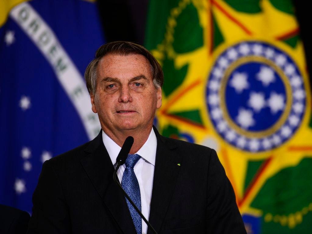 Imagens publicadas nas redes sociais mostra presidente interagindo com parentes e pacientes do hospital