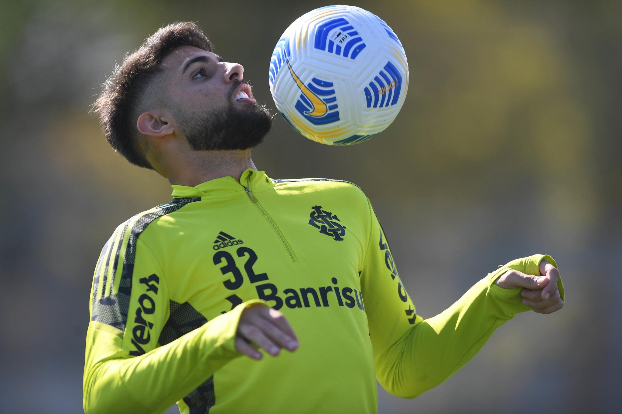 Yuri Alberto deve ser titular neste domingo