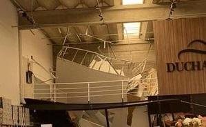 Mezanino desabou dentro de um shopping em Alphaville