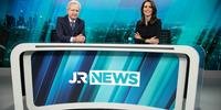 Augusto Nunes e Camila Busnello dividem a bancada do Jornal da Record News