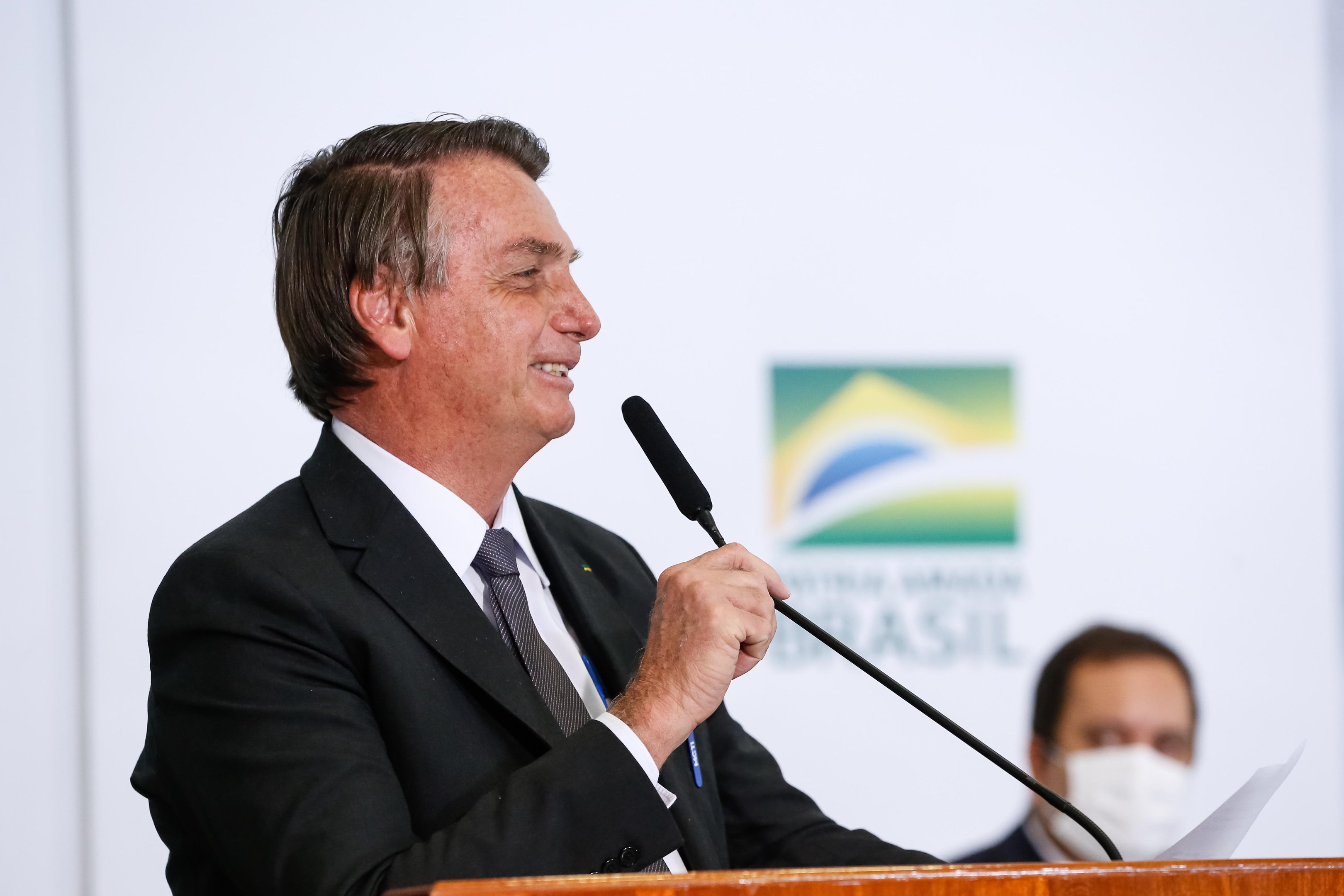 Benef&iacute;cio do programa, em vigor durante a pandemia, reduziu de R$ 600 para R$ 250 em 2021