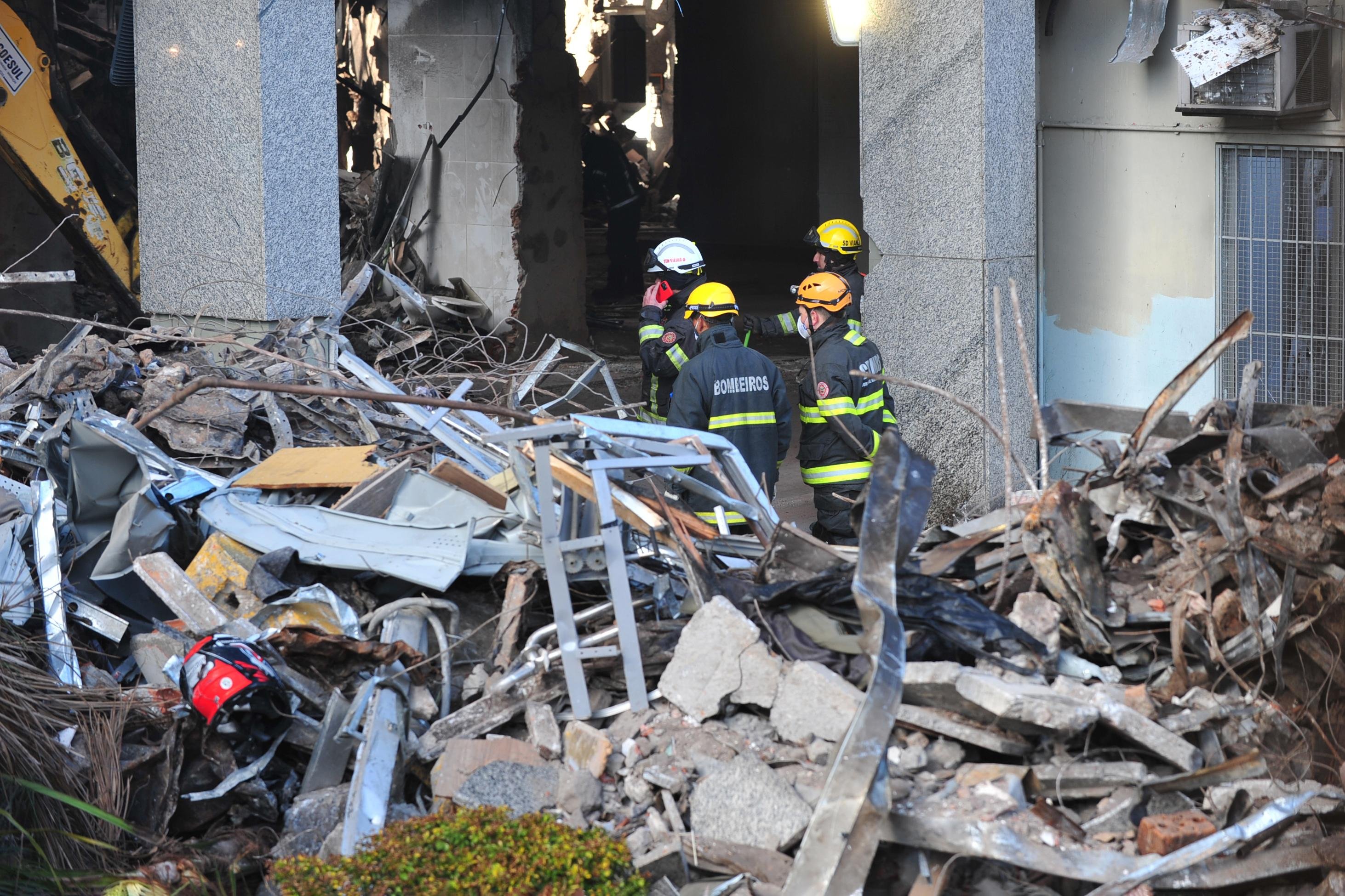 Um total de 117 pessoas, entre bombeiros militares e t&eacute;cnicos, foram mobilizadas para as buscas