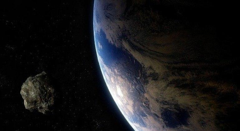 Corpo rochoso que est&aacute; cruzando o espa&ccedil;o tem mais de 200 metros de di&acirc;metro e n&atilde;o oferece risco de colis&atilde;o com o planeta