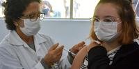 Movimento de vacinação de adolescentes contra a Covid-19 foi intenso na manhã desta sexta-feira