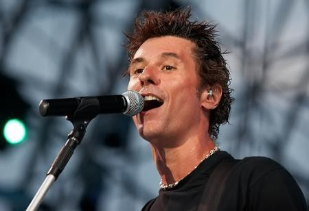 Dinho Ouro Preto (Capital Inicial) &eacute; um dos convidados do tributo ao rock