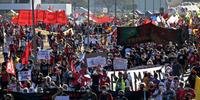 Diversas cidades do Brasil tiveram protestos contra Bolsonaro