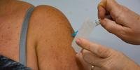 Vacinação segue para público com 31 anos ou mais em Porto Alegre nesta terça