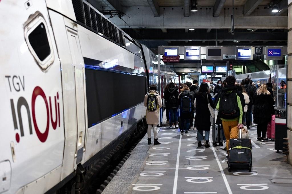 A obriga&ccedil;&atilde;o de mostrar o passe sanit&aacute;rio na Fran&ccedil;a ser&aacute; aplicada, principalmente, aos voos dom&eacute;sticos e aos trens de longa dist&acirc;ncia intermunicipais e noturnos
