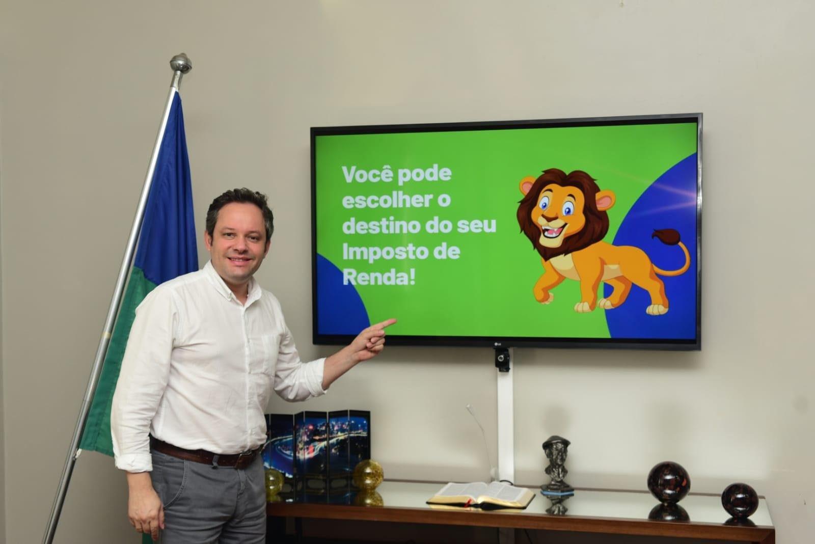 O prefeito Pedro Almeida destaca a import&acirc;ncia da participa&ccedil;&atilde;o da sociedade em favor das entidades