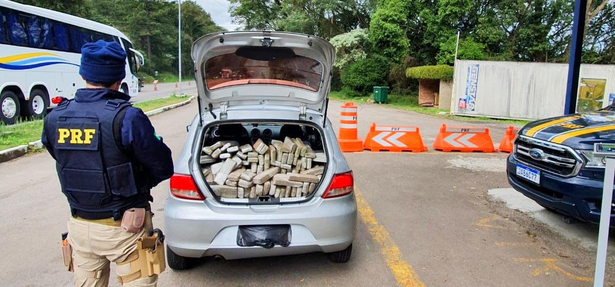 Motorista do ve&iacute;culo admitiu &agrave; PRF que foi pago para transportar a droga, mas sem revelar a origem e o destino