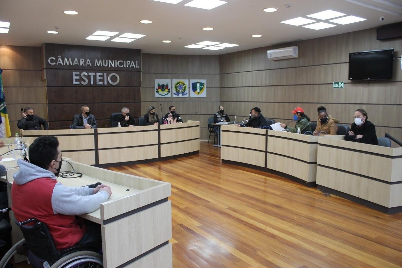 Grupo esteve na C&acirc;mara de Vereadores em busca de interven&ccedil;&atilde;o no caso