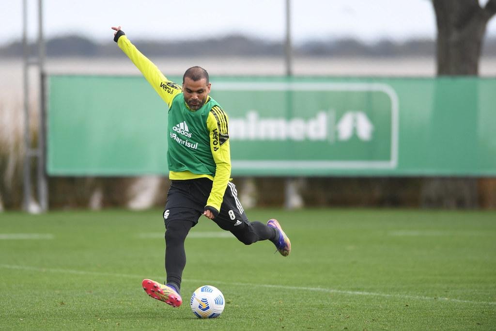 Gabriel Mercado precisa aparecer no BID para ficar livre para fazer a estreia pelo Inter