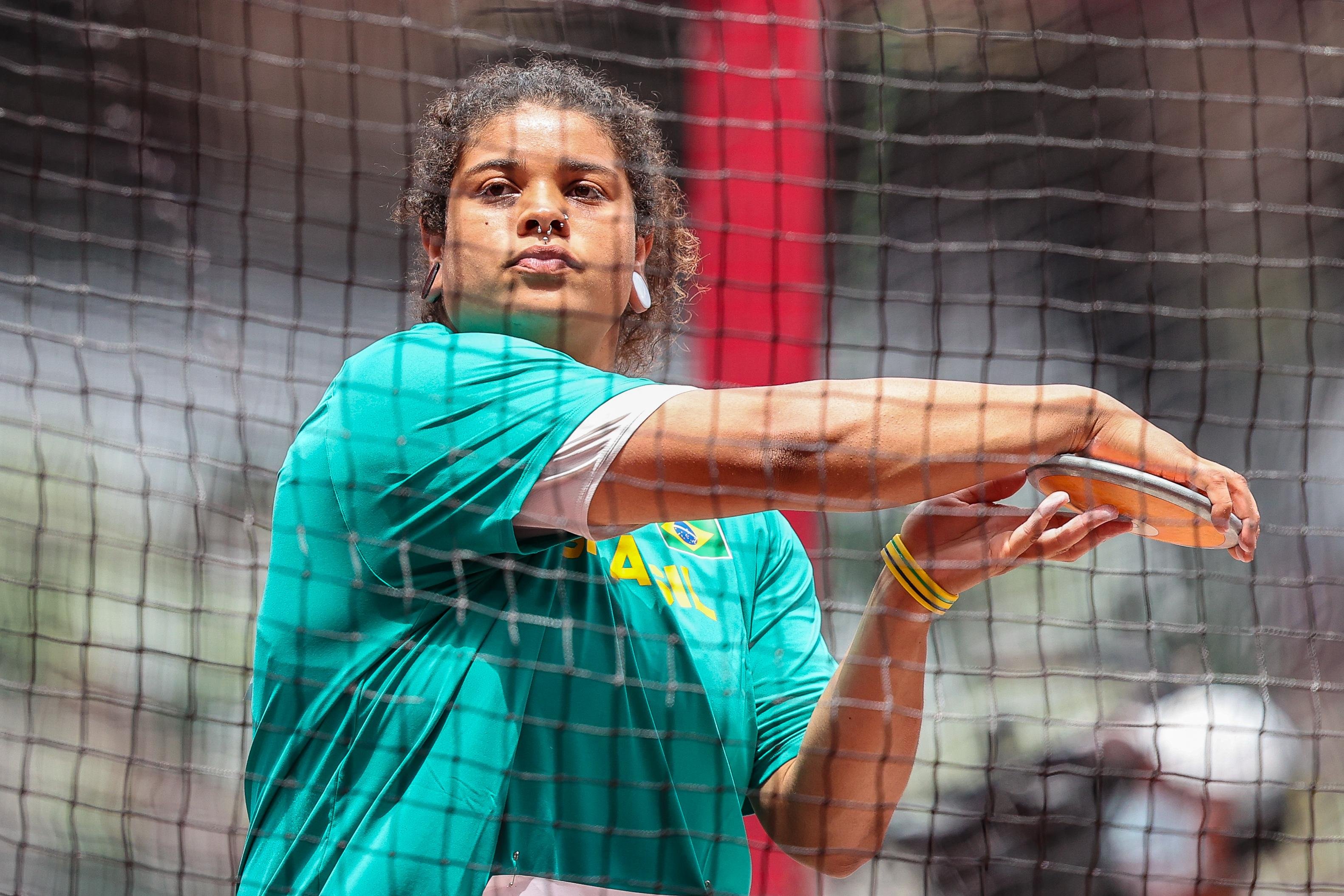 A primeira brasileira a estar em uma final no lan&ccedil;amento do disco, Izabela Rodrigues, ficou em 11&ordm; lugar nos Jogos Ol&iacute;mpicos de T&oacute;quio 2021