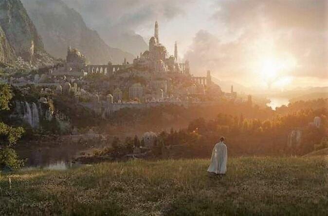 O novo drama &eacute;pico traz &agrave;s telas pela primeira vez a lend&aacute;ria hist&oacute;ria da Segunda Era da Terra-m&eacute;dia de J.R.R. Tolkien.