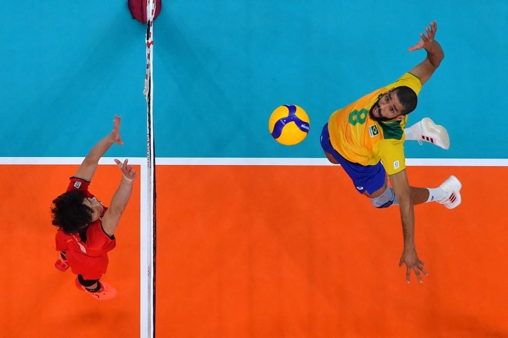 Sele&ccedil;&atilde;o masculina chegou a T&oacute;quio com o status de favorita ao ouro, mas, com uma campanha irregular, ficou fora da final e perdeu a disputa do bronze