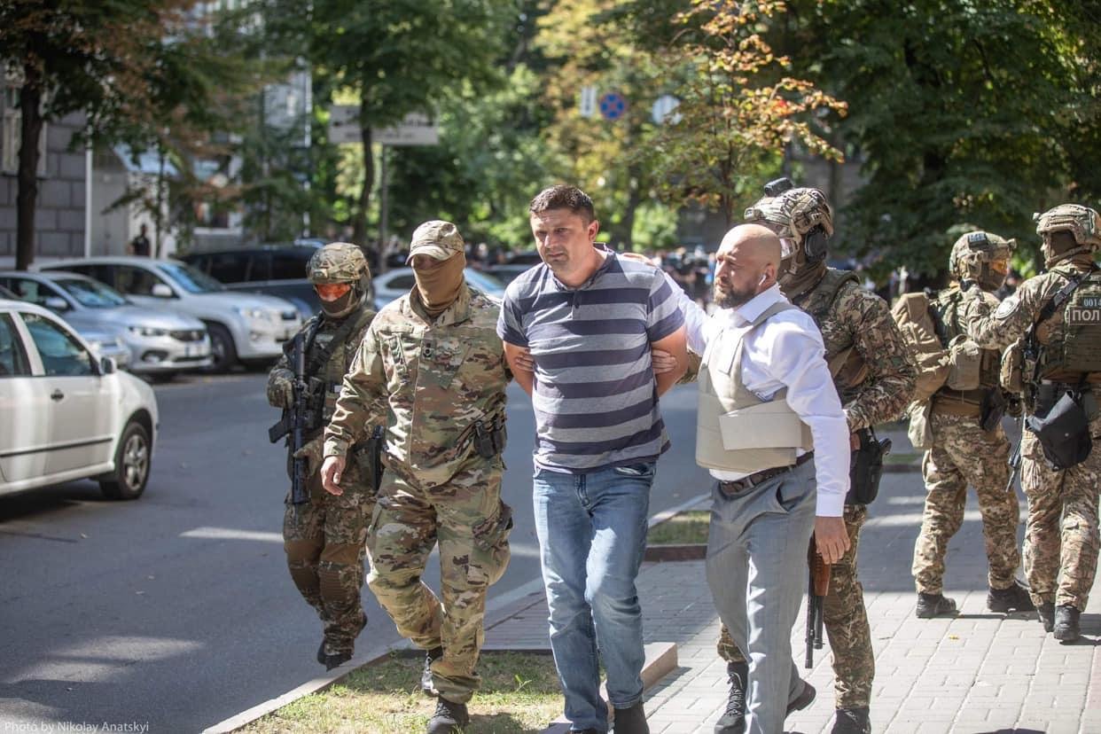 Veterano de guerra amea&ccedil;ava detonar uma granada na sede do governo da Ucr&acirc;nia em Kiev, mas acabou preso