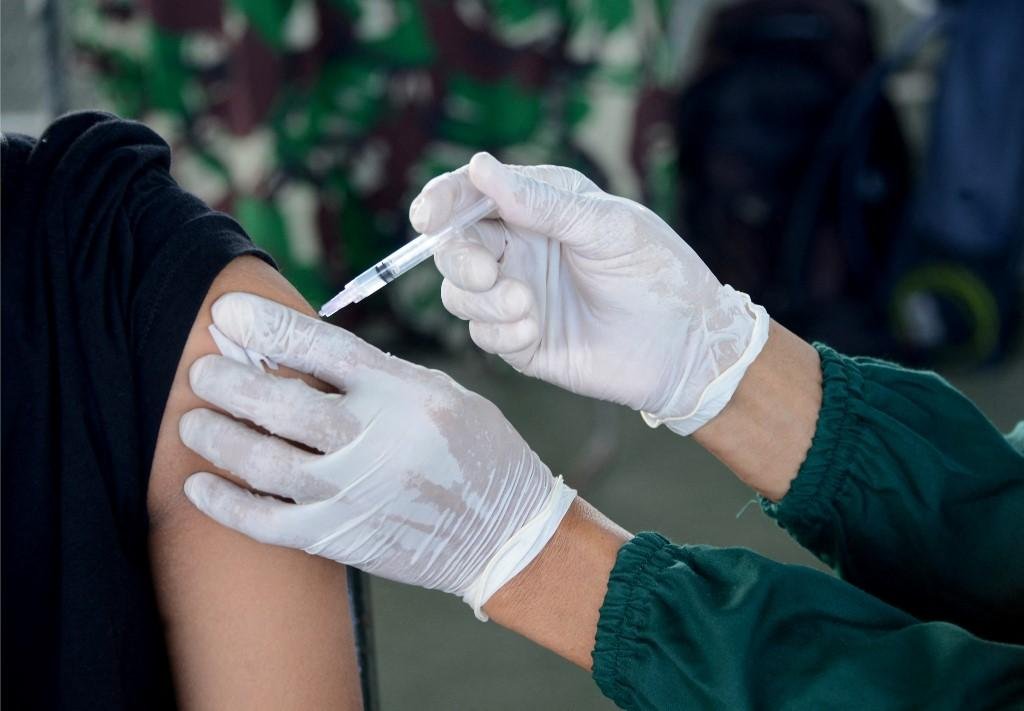 Estudo envolveu mais de 98 mil pessoas com imuniza&ccedil;&atilde;o completa e apontou tamb&eacute;m redu&ccedil;&atilde;o da transmiss&atilde;o do v&iacute;rus