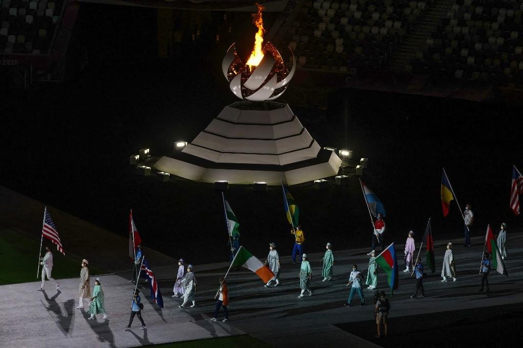 Ginasta Rebeca Andrade foi a porta-bandeira na cerim&ocirc;nia de encerramento das Olimp&iacute;adas de Tokyo 2021