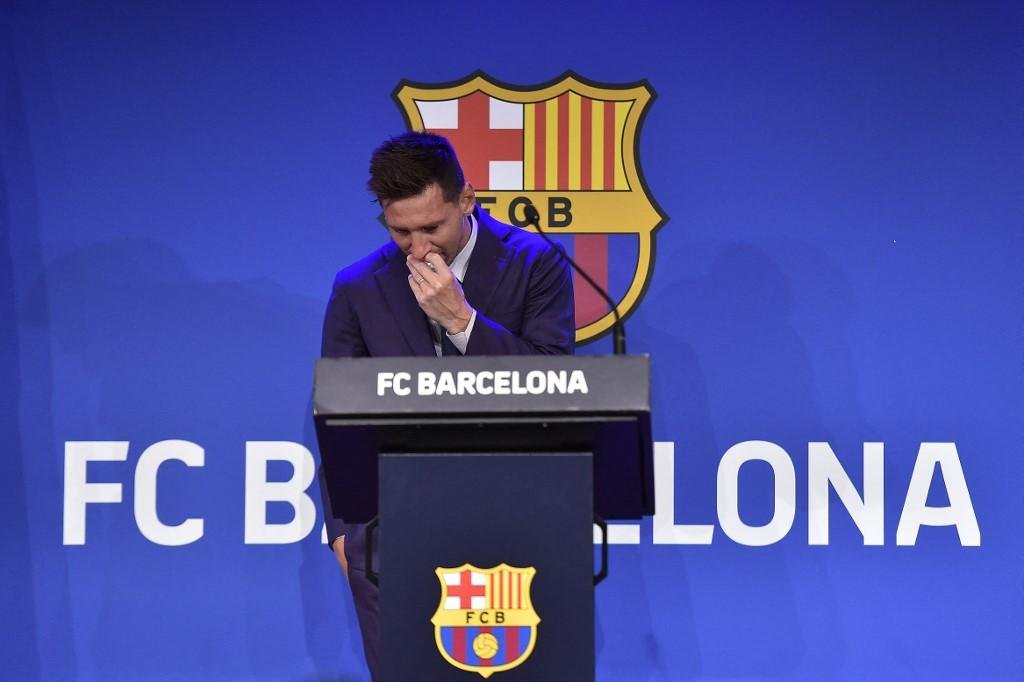 Messi chorou na despedida e admitiu que pode assinar com PSG: "&eacute; uma possibilidade"