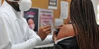 Capital irá aplicar primeira dose da vacina em jovens de 25 anos na terça-feira, e de 24 anos na quarta-feira