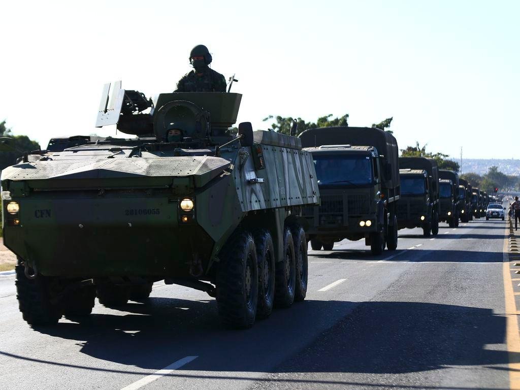 Nota dos partidos pol&iacute;ticos alerta que o desfile &eacute; uma clara tentativa de constrangimento ao Congresso Nacional