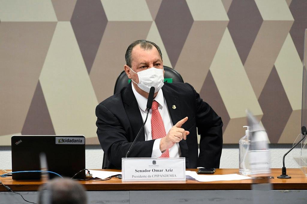O presidente da CPI da Covid, Omar Aziz, leu um pronunciamento classificando o ato como "lament&aacute;vel" e acusou o chefe do Planalto de tentar intimidar parlamentares e fazer uma amea&ccedil;a &agrave; democracia