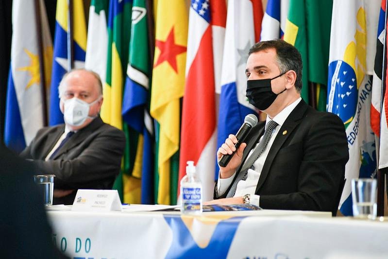 Pacheco participou de uma reuni&atilde;o do Conselho Pol&iacute;tico da Confedera&ccedil;&atilde;o Nacional de Munic&iacute;pios