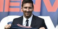 Messi foi apresentado oficialmente como novo reforço do PSG e revelou que está motivado a seguir vencendo as competições que participar