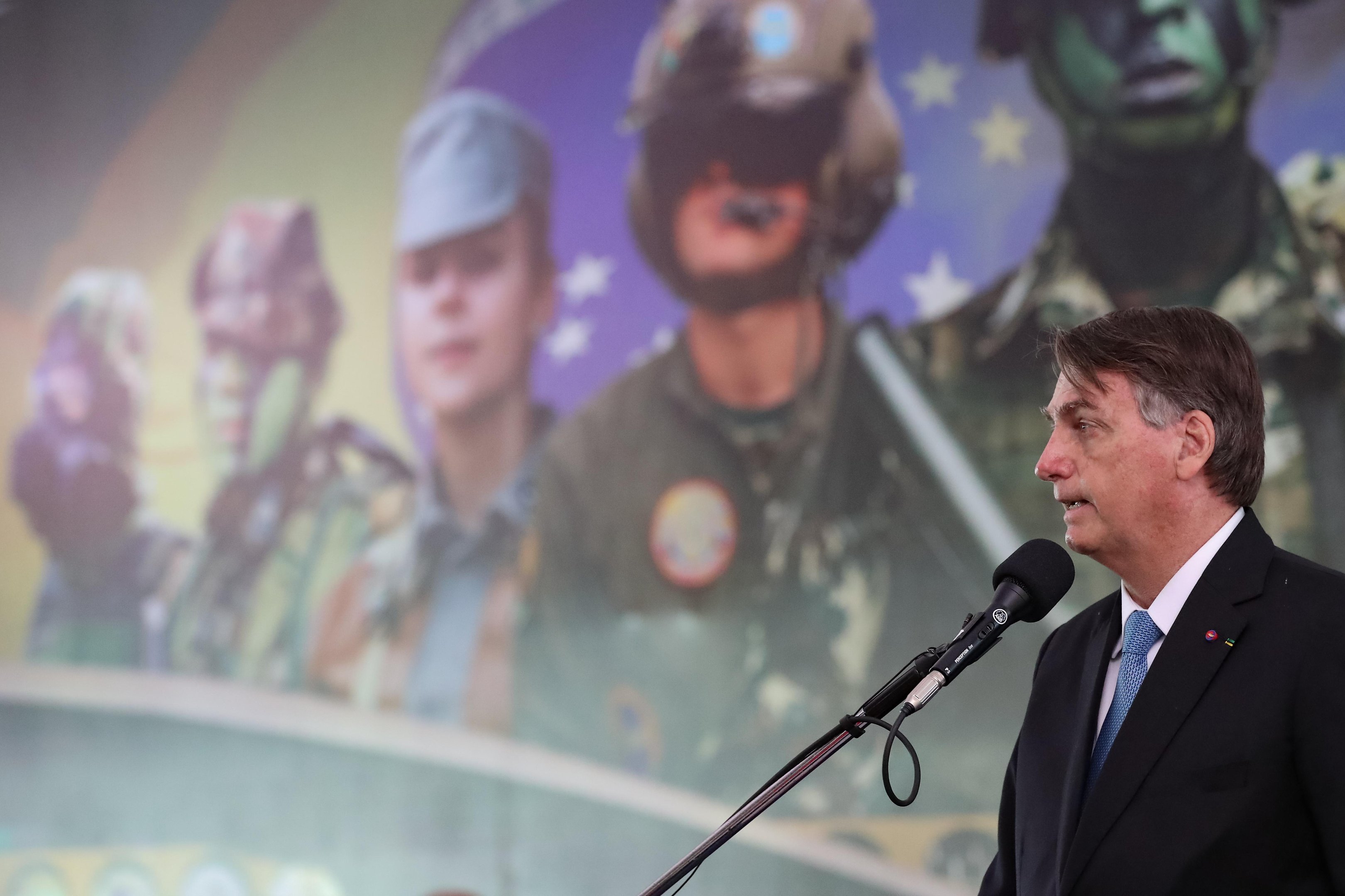 Em terceiro evento militar em dois dias, presidente tamb&eacute;m afirmou que a democracia est&aacute; na m&atilde;o das For&ccedil;as Armadas