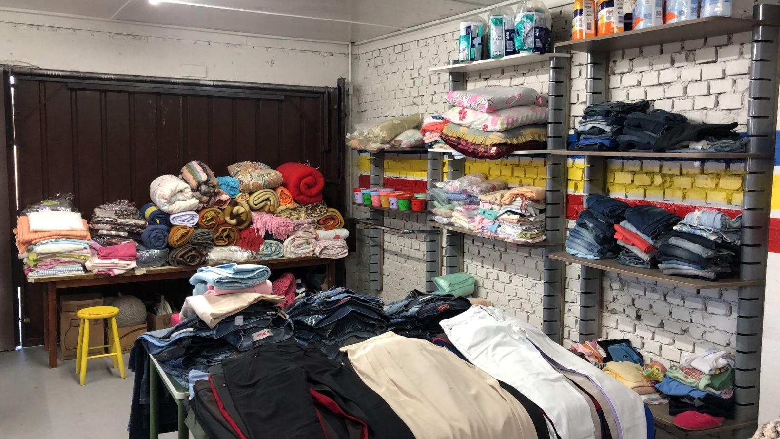O Centro de Aten&ccedil;&atilde;o &agrave; Crian&ccedil;as e ao Adolescentes tamb&eacute;m recebe doa&ccedil;&otilde;es de artigos novos e seminovos para serem comercializados no bazar