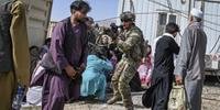 Seis mil soldados estadunidenses foram enviados para evacuar cerca de 30 mil diplomatas e cidadãos norte-americanos, além de civis afegãos que cooperaram com eles