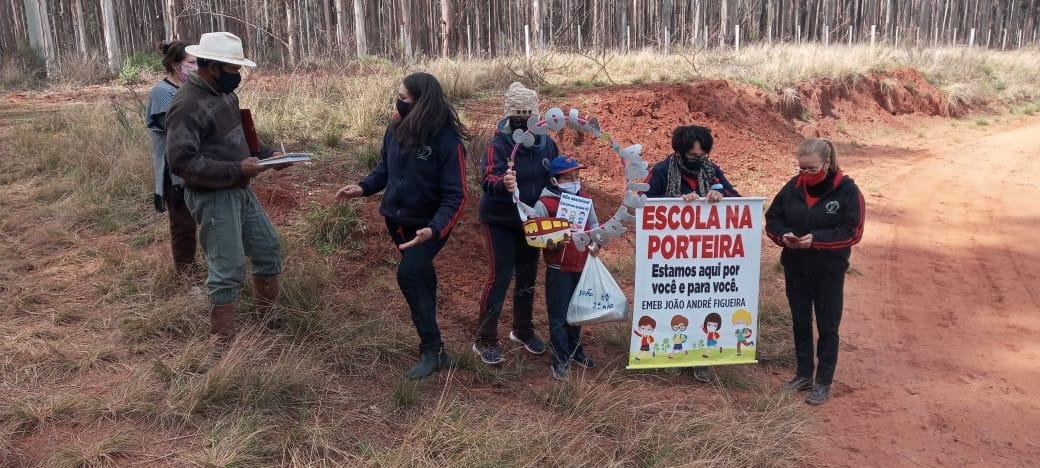 O projeto consiste em entregas quinzenais de atividades remotas, al&eacute;m de um kit de alimenta&ccedil;&atilde;o ofertado mensalmente
