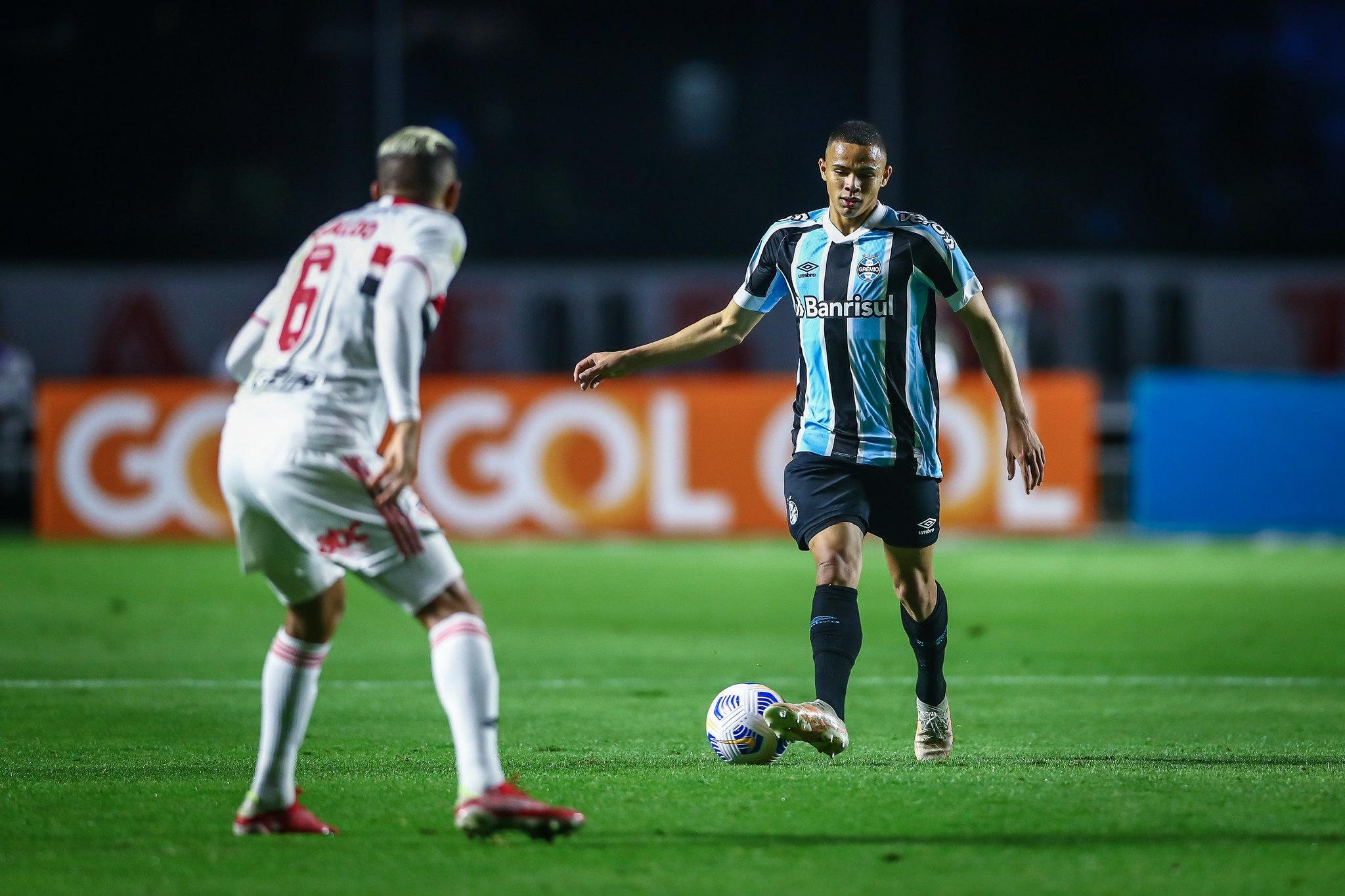 Lateral-direito assumiu a titularidade no time gremista