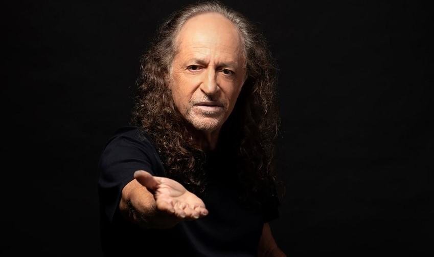Alceu Valen&ccedil;a fala de suas m&uacute;sicas em conversa online nesta sexta-feira