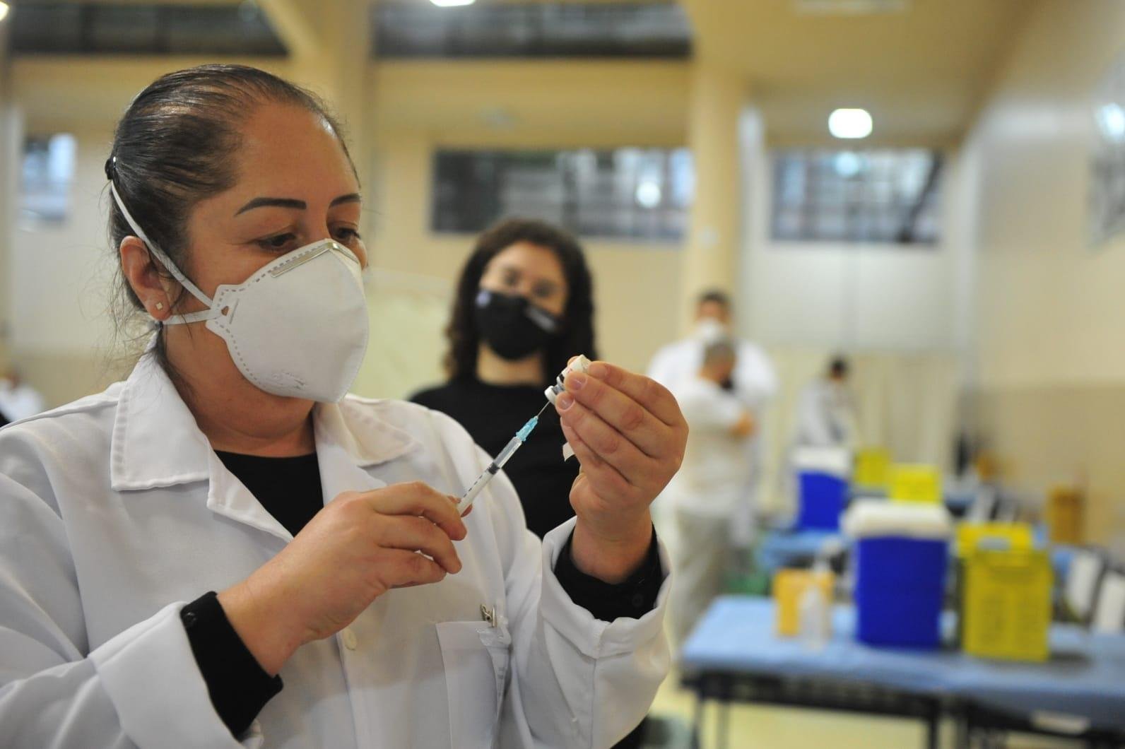 Minist&eacute;rio da Sa&uacute;de deve definir sobre aplica&ccedil;&atilde;o de nova dose da vacina contra a Covid em outubro