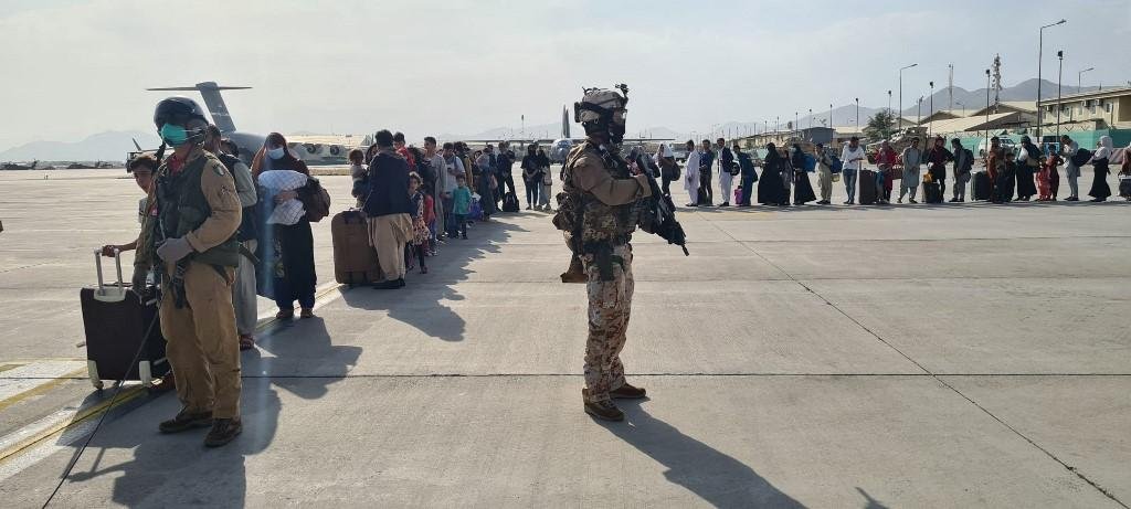 Talib&atilde; acusa os estadunidenses de serem os respons&aacute;veis pelo caos gerados por pessoas tentando deixar o Afeganist&atilde;o no aeroporto de Cabul
